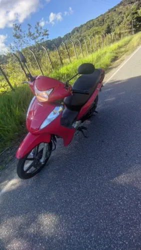 Biz 125 2017 troco em carro