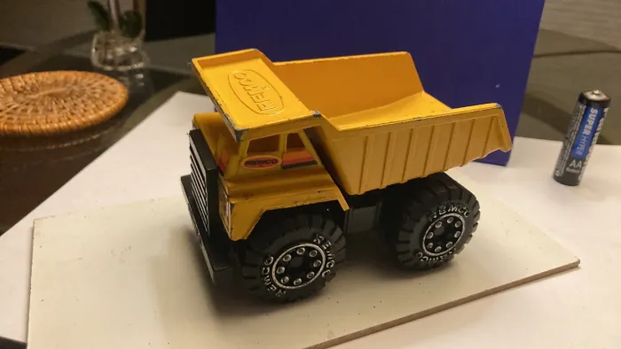 1987 Remco Toys Yellow Dump Truck Toy - caminhão .