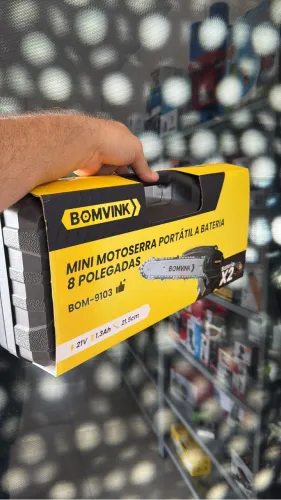 Mini motosserra sem fio com 2 baterias 