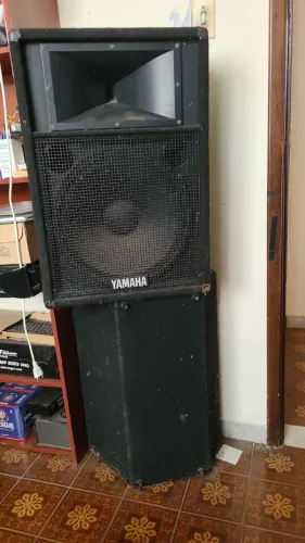 Caixas Yamaha SM 151 V muito conservadas