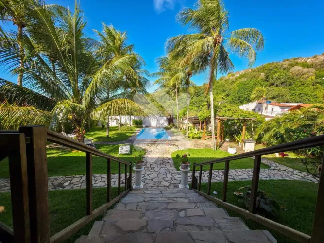 Casa à locação em Ponta Negra (Natal/RN) | 3 quartos sendo 2 suítes - 360m²