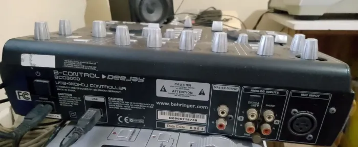 Controlador de DJ Behringer B-Control BCD3000