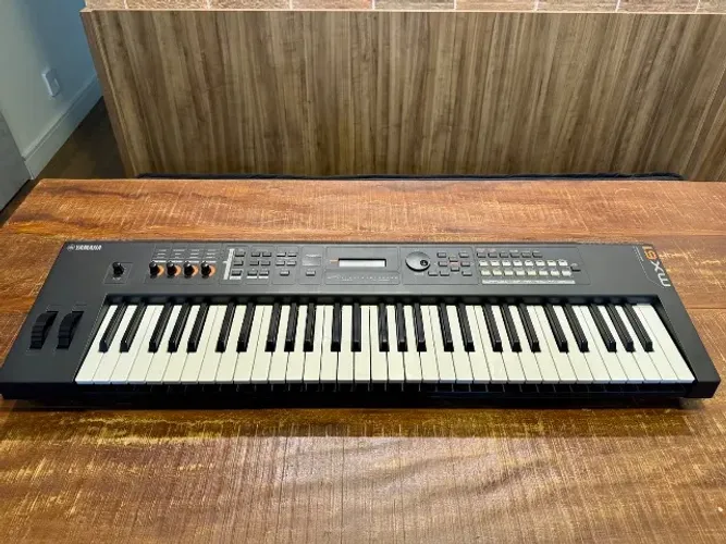 Sintetizador Yamaha MX61 mk2 - Preto