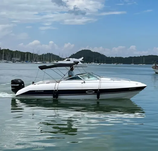 Lancha Phantom 240 Cabinada/ motor 225HP