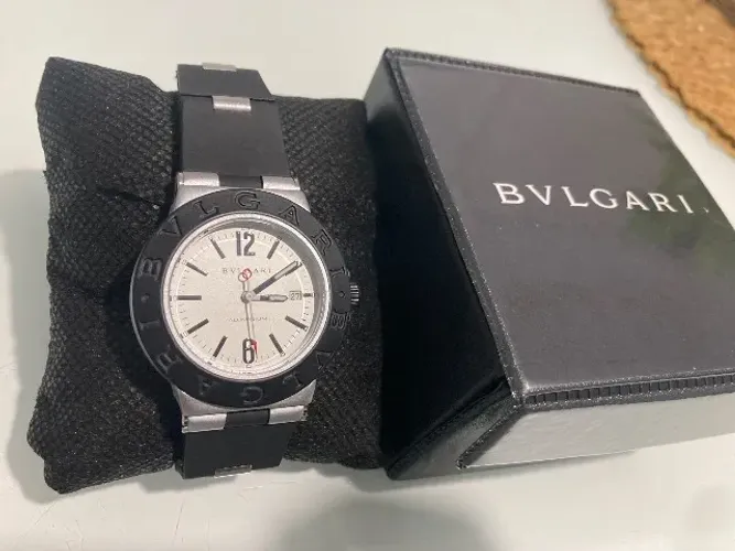 Relógio BVLGARI Aluminium - Mostrador Prata - Pulseira Preta - Caixa