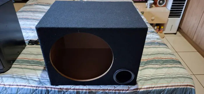 Caixa subwoofer 12 polegadas 30 litros