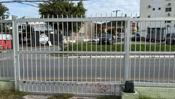 Vendo grades e portão alumínio