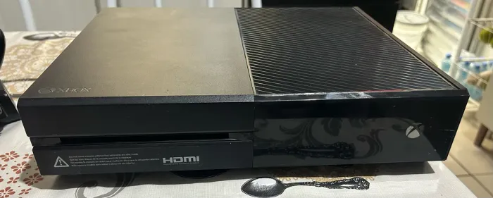Videogame Xbox one 1TB com 2 controles originais Usado funcionando