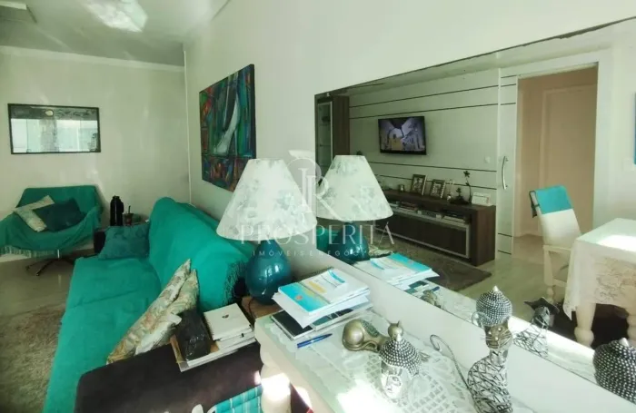 Apartamento à venda com 2 quartos na quadra mar em Balneário Camboriú