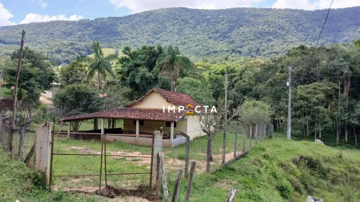 Chácara com 2 dormitórios à venda, 2000 m² por R$ 150.000,00 - Área Rural - Congonhal/MG