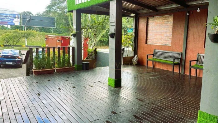 Loja Comercial com Deck para Alugar na Lagoa da Conceição.