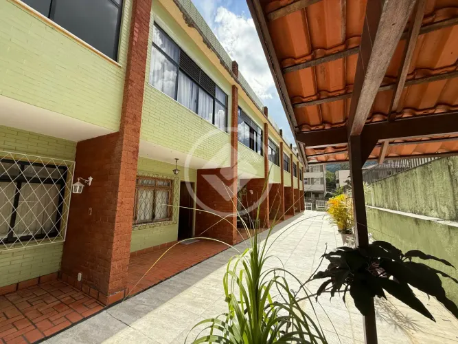 Casa em condomínio próximo à Feirinha do Alto, com 90m² Teresópolis-RJ. codigo: 126763