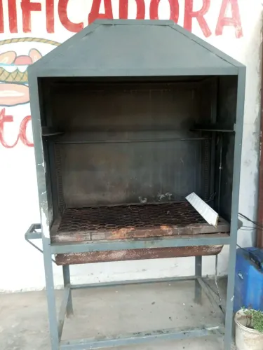 Vendo churrasqueira 1800