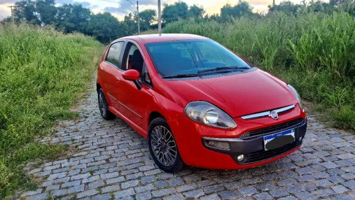 Fiat Punto Sporting 1.8 Flex 8v/16v 5P 2013