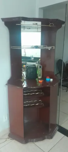 MINI BAR EM MADEIRA
