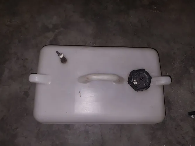 Tanque para motor de popa