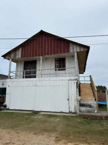 Casa com 3 Quarto(s) e 2 banheiro(s) para Alugar, 90 m² por R$ 1700 / Mês