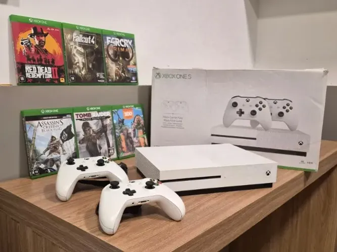 XBOX ONE S - 1TB + 6 JOGOS + 2 MANETES