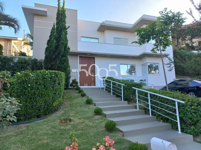 Casa à venda e para alugar no Condomínio Campos de Santo Antonio com 300m² de área constru