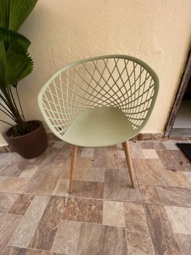 Cadeira Web Wood Verde Musgo com Pés de Madeira
