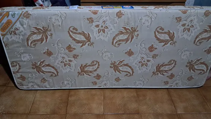 Colchao semi novo