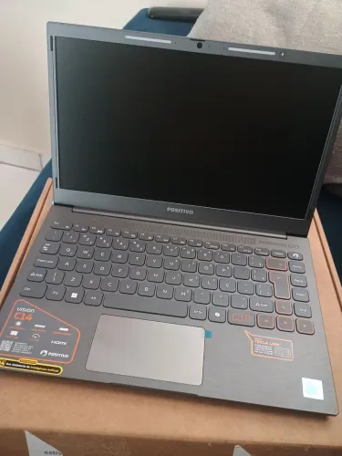 Notebook Positivo na caixa