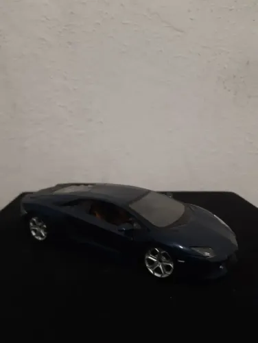 Lamborghini Aventador LP700-4 1:24 - Maisto 