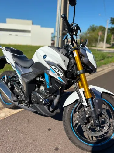 Vende-se Moto DR 160 S único dono