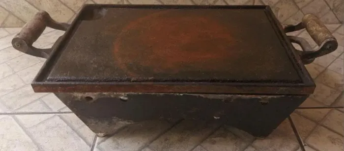 Antiga Churrasqueira Chapa de ferro fundido antiga base em alumínio misteira sanduicheira 