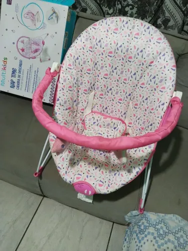 Boa noite estou vendendo uma cadeira de descanso pra bebê,tem dois brinquedos estimulante