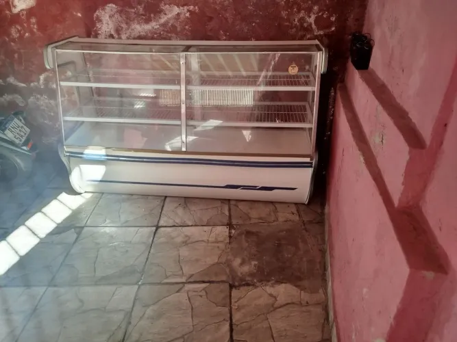 Balcão de vidro no precinho 