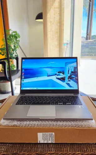 Notebook Samsung Galaxy Book tela 15 Full Intel Core I3 / 12GB Mem / 448GB C/SSD Nvme
