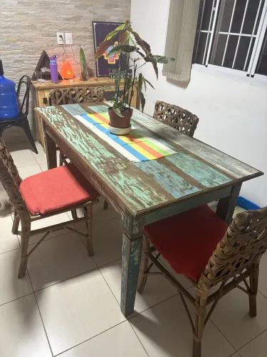 mesa em madeira maciça