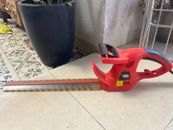 Aparador de plantas / cerca viva Black&Decker