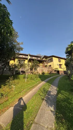 Alugo apartamento de 2 quartos mobiliado em Jurerê