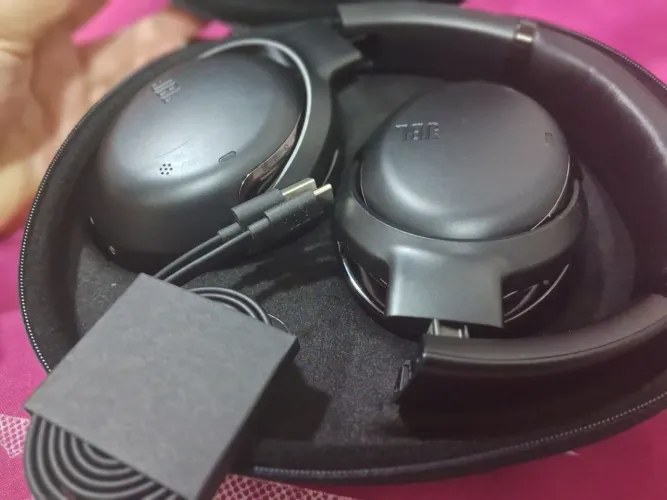 Vendo headphone Bluetooth JBL tour one m2 original