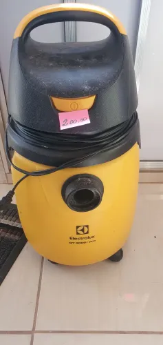 Aspirador de pó e água 