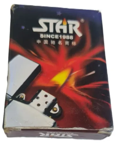 antigo isqueiro metálico da marca Star (linha Since 1988), famosa por produzir modelos rob