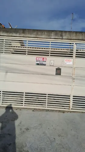 Vendo casa no Residencial Santo Antônio, já está feita a parte de baixo