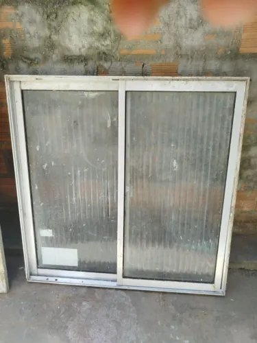 Vende-se janela de correr 80 por 80