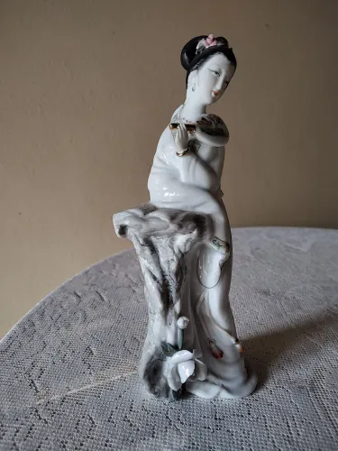 Escultura em porcelana