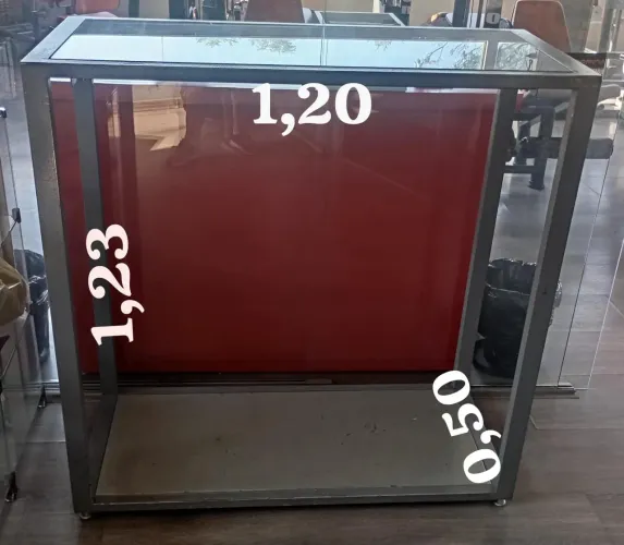 VENDO ARARÁ ESTRUTURA METÁLICA E TAMPO DE VIDRO TEMPERADO
