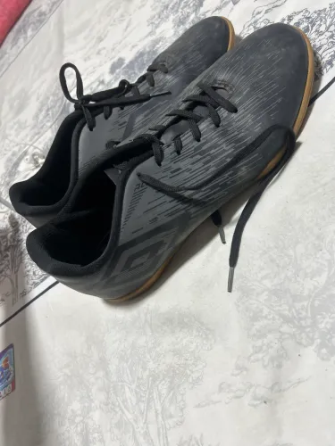 Umbro Básica preta futsal