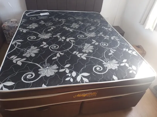Vendo Colchão Ortopédico Queen Magnético com programação de massagens! Pouco tempo de uso