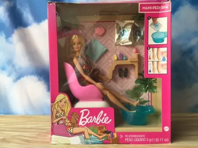Barbie salão manicure com esmalte e acessórios. Com boneca.