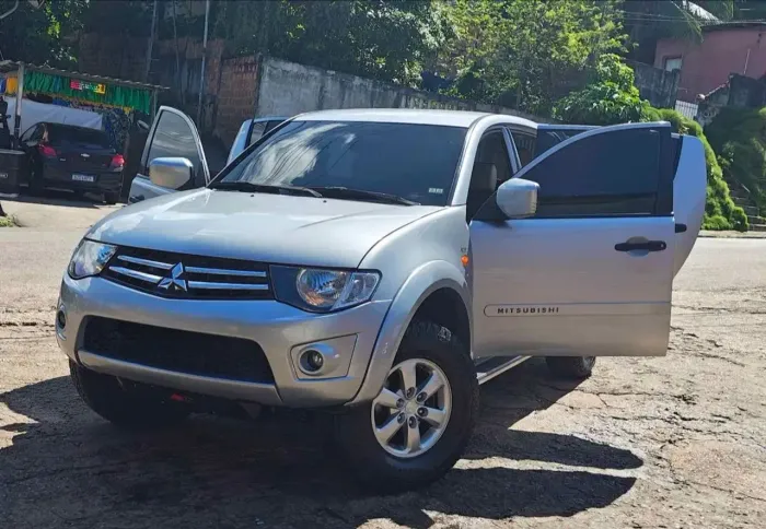 Mitsubishi L200 Triton HLS 2.4 Flex 16V CD Mec. 2015