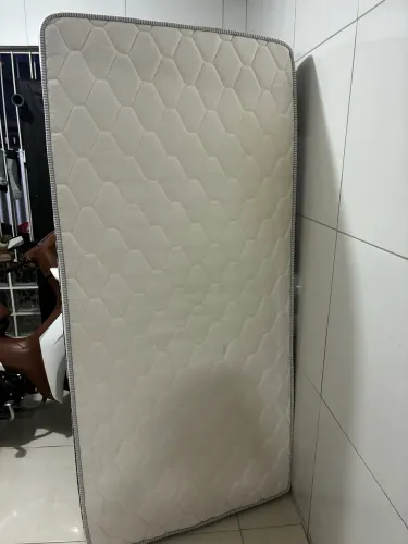 Cama box solteiro muito nova