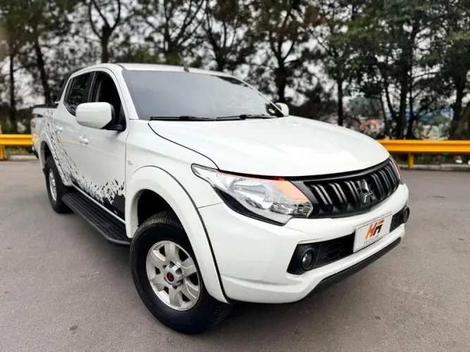 Mitsubishi L200 Triton GL 3.2 CD TB Int. Dies. Mec. 2022