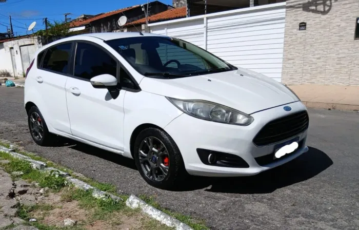 Ford Fiesta 1.6 16V Flex Aut. 5P 2014