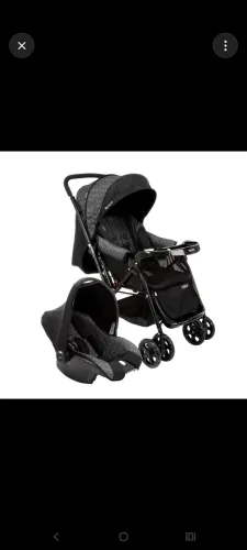Carrinho de bebê e bebê conforto
